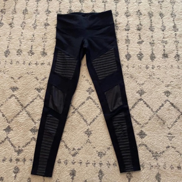 Alo yoga black moto legging sz xs - Picture 3 of 5